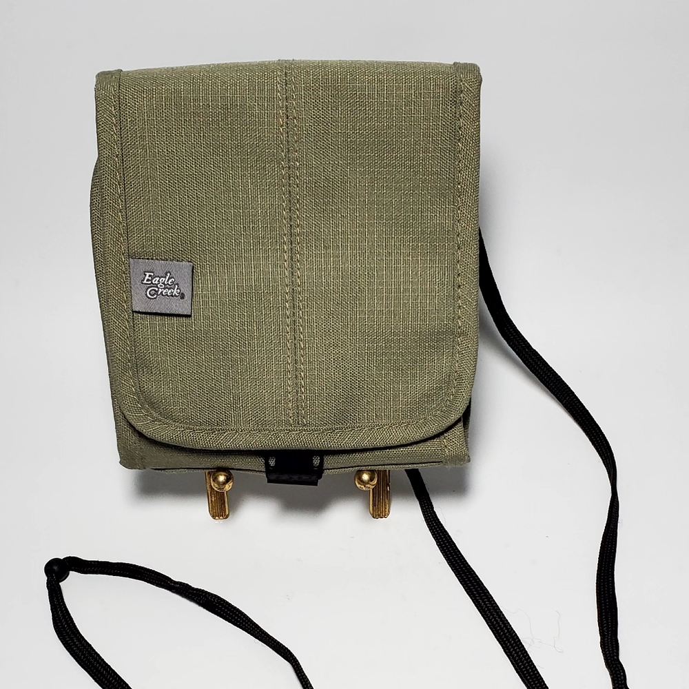 Eagle Creek neck/cross body/belt travel wallet